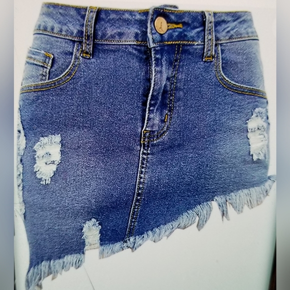 NwT 5 pocket stretch fit irregular frayed hem distressed  Mini denim Jean skirt - Picture 6 of 9
